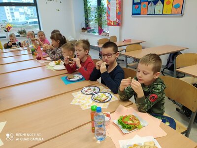 %%C5%%9Bniadanie daje moc 1d 4